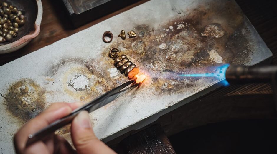 Een afbeelding van Heizbänder die worden gebruikt in industriële verwarmingssystemen voor efficiënte temperatuurregeling.